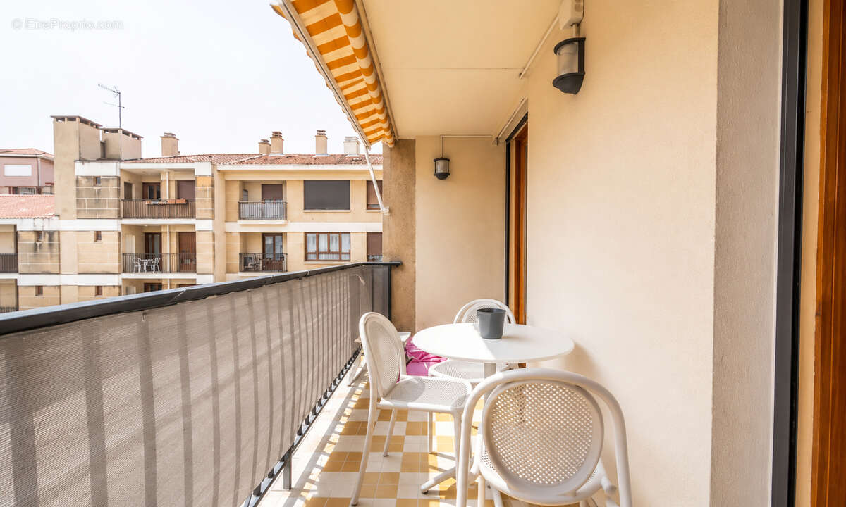 Aix-en-Provence - Proche Rotonde - T3 de 66 m² avec ascenseur, balcons et cave - photo 5