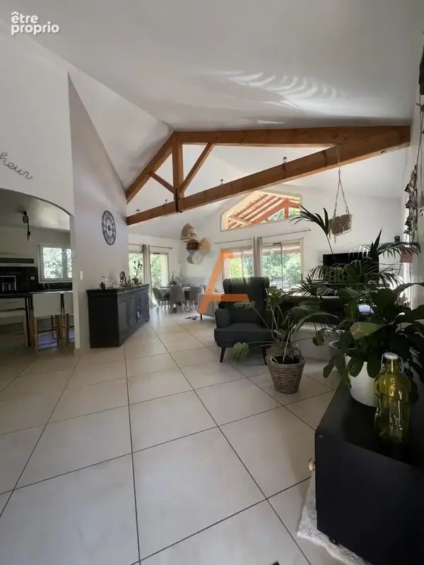 UNIEUX Maison d’architecte 120,80 m2   Terrain 1 000 m2   Piscine   Garage double - photo 9