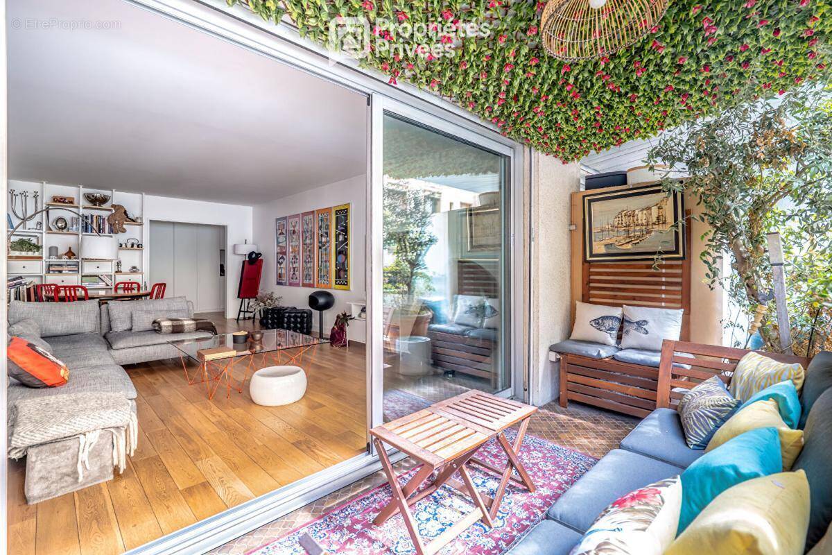 Appartement à PARIS-16E