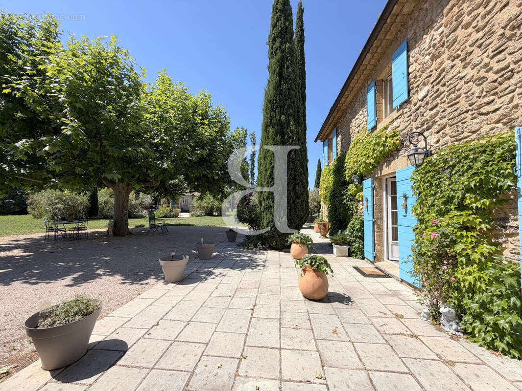 Maison à L'ISLE-SUR-LA-SORGUE