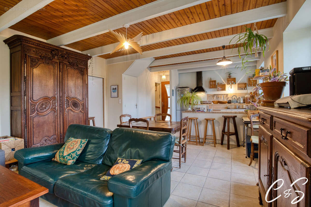 Maison à SAINT-JEAN-TROLIMON