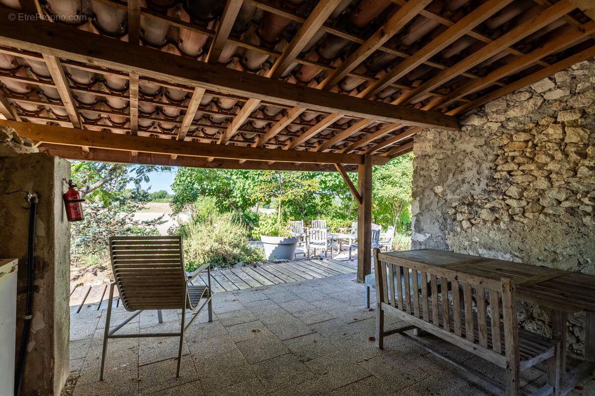 Maison de campagne avec annexe, piscine et dépendance - photo 6