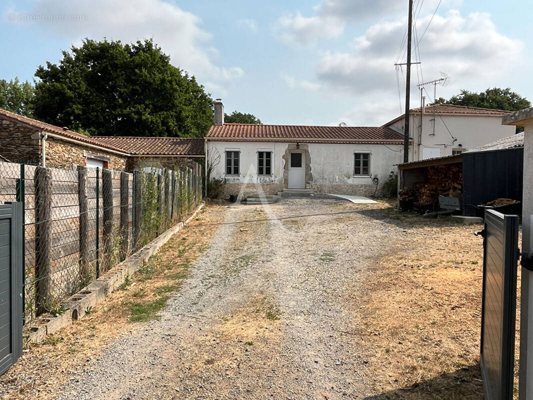 Maison à SAINT-JULIEN-DES-LANDES