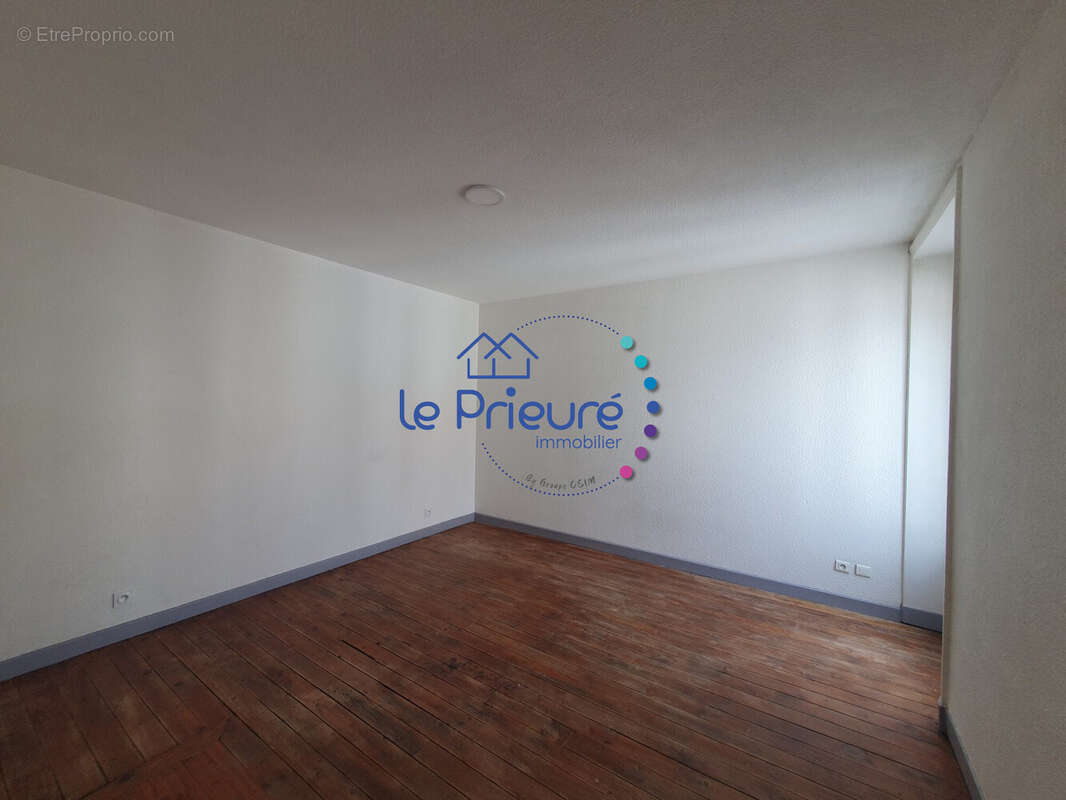 Appartement 684 m² à Roanne  - photo 5