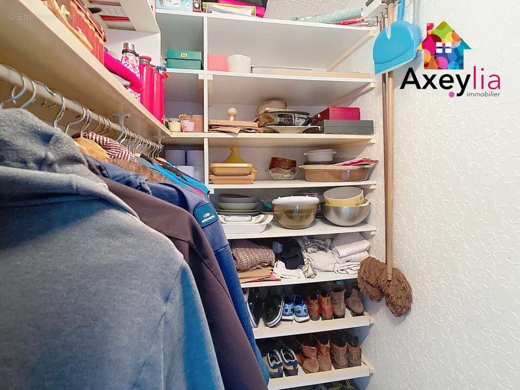 A vendre - roanne centre ville - grand appartement 4 chambres avec deux garages - photo 12