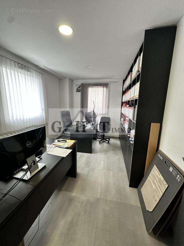 Commerce à BRIE-COMTE-ROBERT