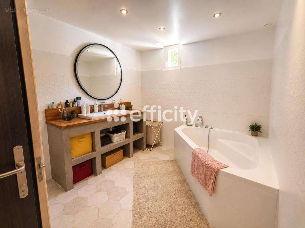 Maison 153 m² à Saint-Maximin-La-Sainte-Baume  - photo 15