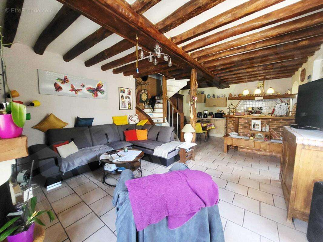Sermaises centre, Maison en pierre 3 chambres, cour, garage - photo 3