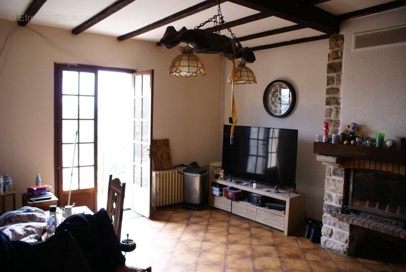 Maison à SAINT-JULIEN-LES-ROSIERS