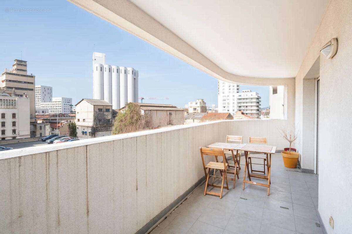 Appartement à MARSEILLE-3E