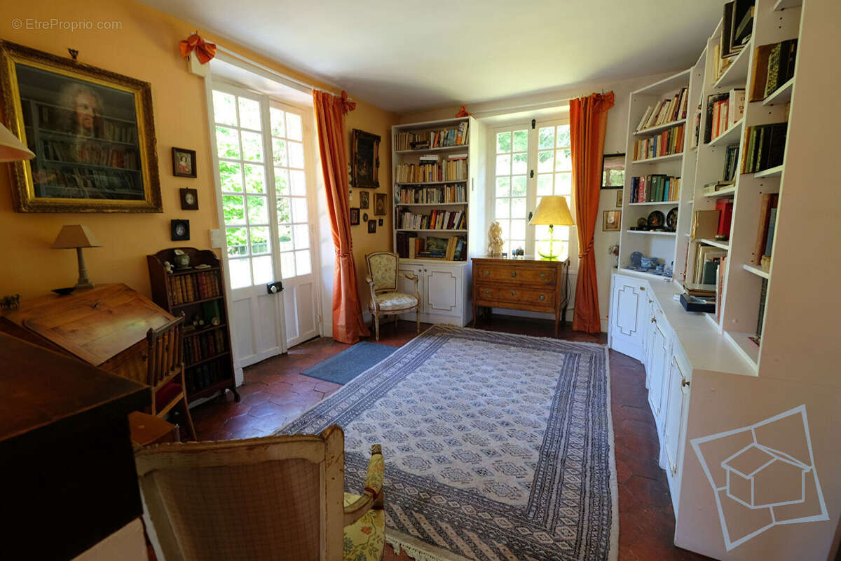 Maison à MILON-LA-CHAPELLE