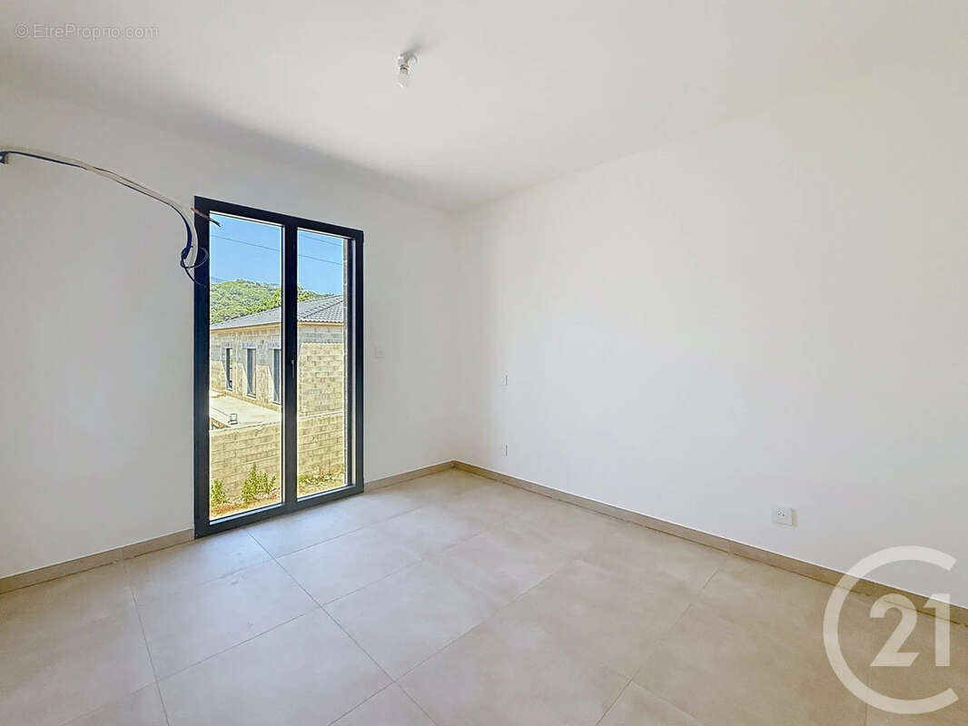 Appartement 62 m² à Santa-Lucia-Di-Moriani  - photo 19