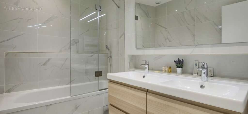Appartement à PARIS-10E
