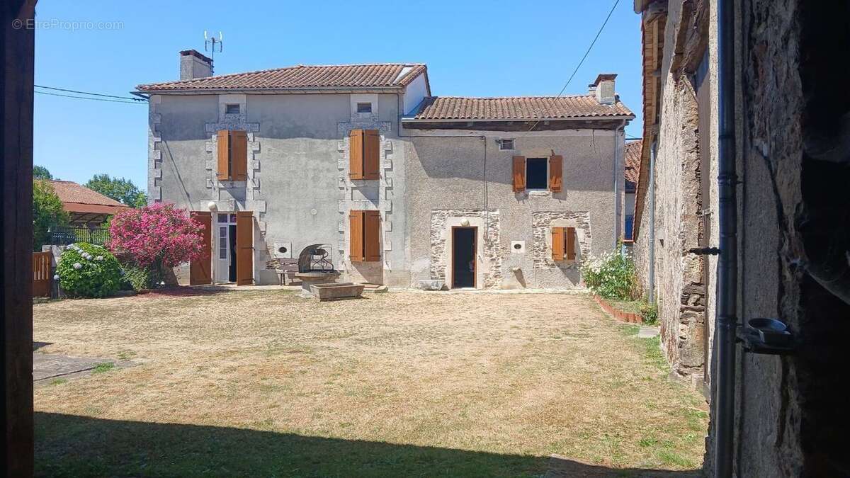 Maison à CHASSENEUIL-SUR-BONNIEURE