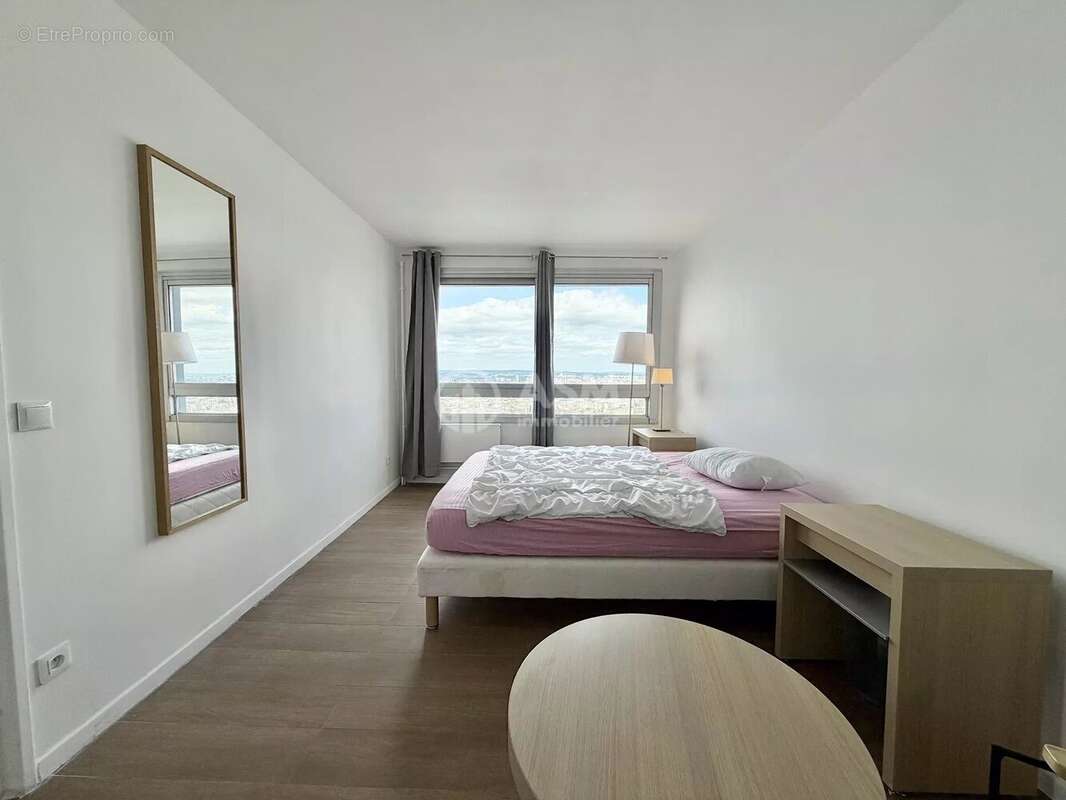 Appartement à COURBEVOIE