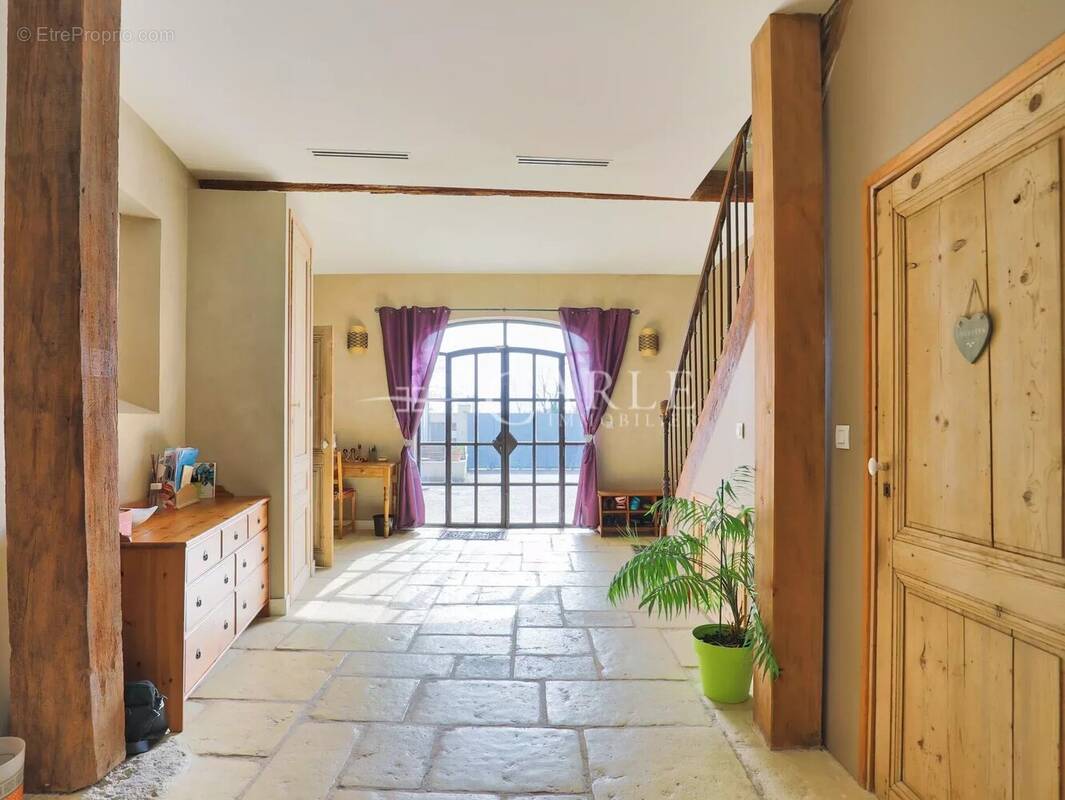 Maison à NEYRON