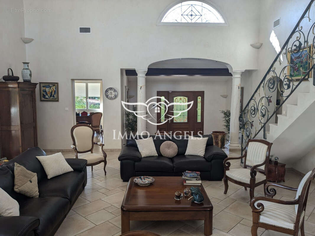 Salon - Maison à SAUVIAN