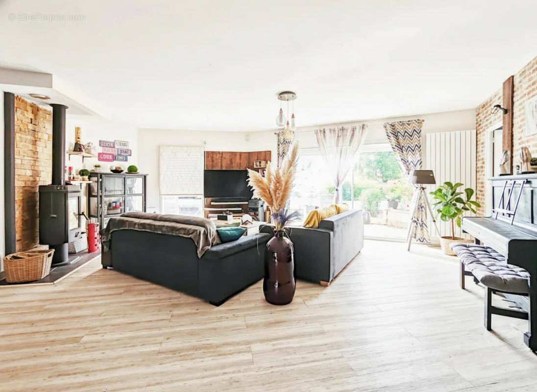 Maison à CHANTELOUP-LES-BOIS