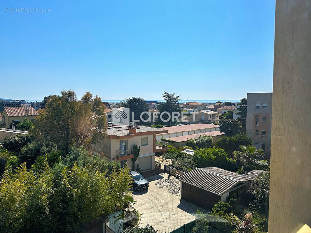 Appartement à SAINT-LAURENT-DU-VAR