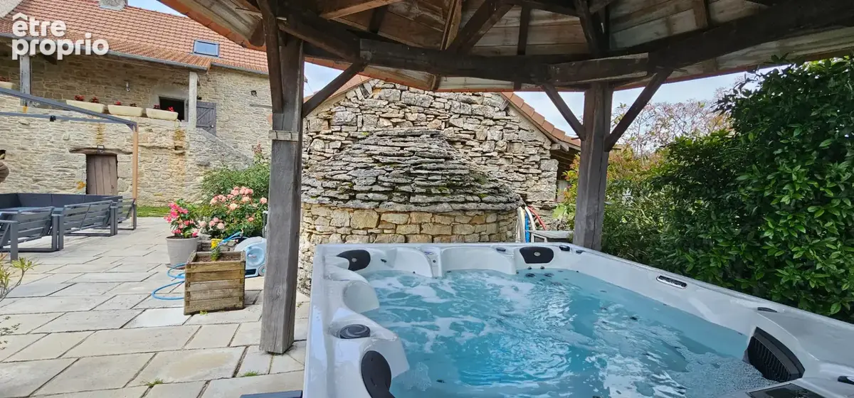 Ensemble immobilier en pierre avec gîte, maison principale, roulottes et piscine près de Cajarc - photo 3
