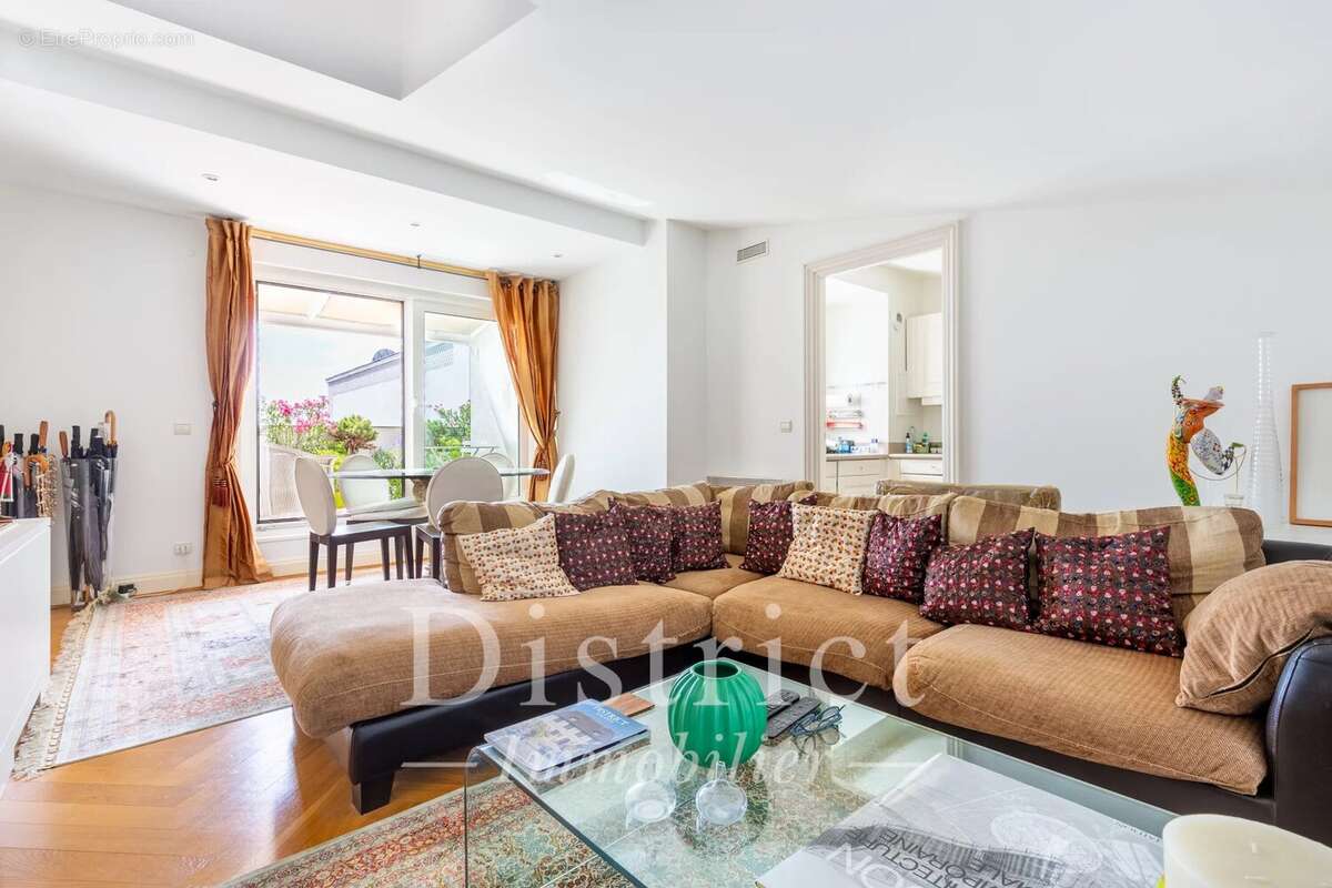 Appartement à PARIS-8E