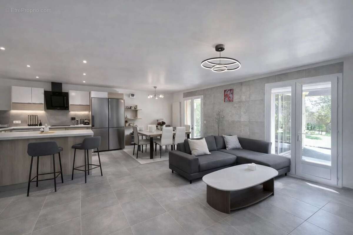 Maison à SAINT-MAXIMIN-LA-SAINTE-BAUME