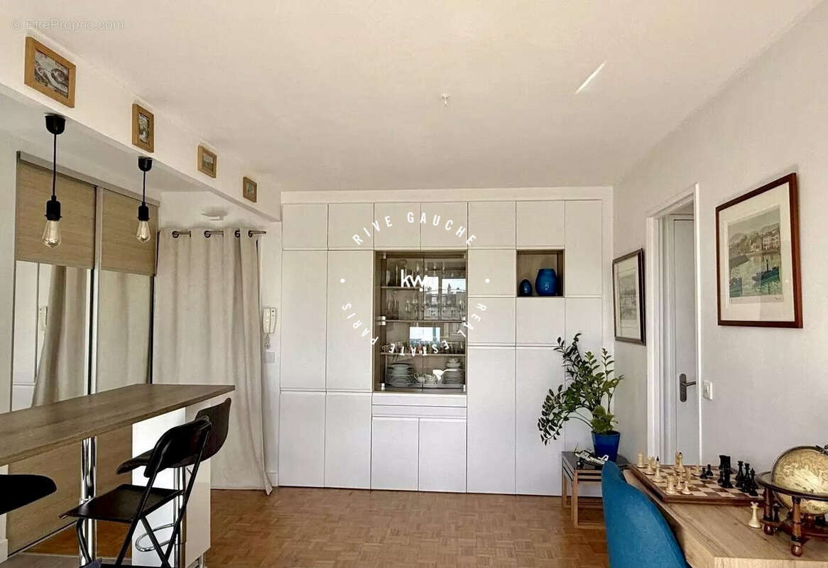 Appartement à PARIS-14E