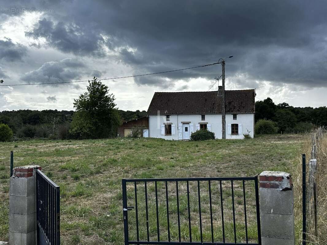 Maison à SAINT-HILAIRE-LA-TREILLE