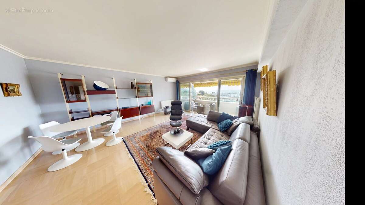 Appartement à VILLENEUVE-LOUBET