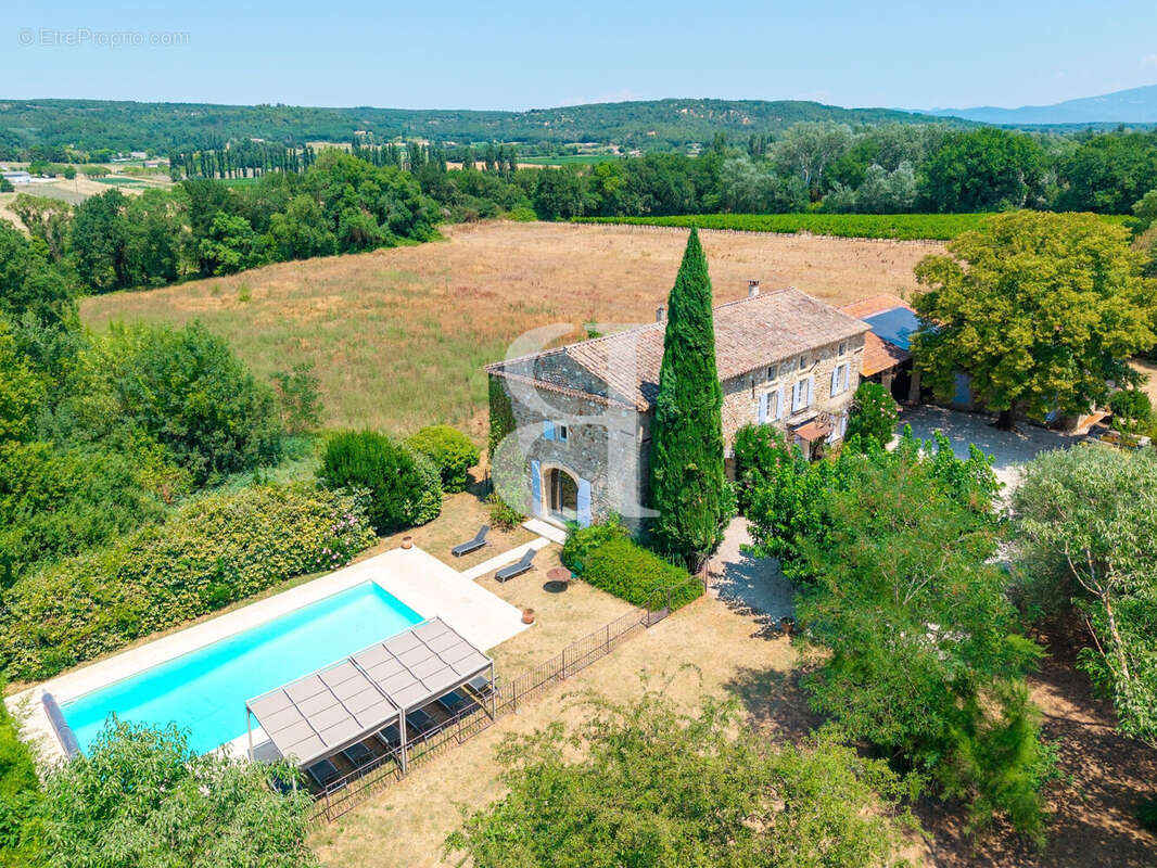 Maison 270 m² à Grignan  - photo 2