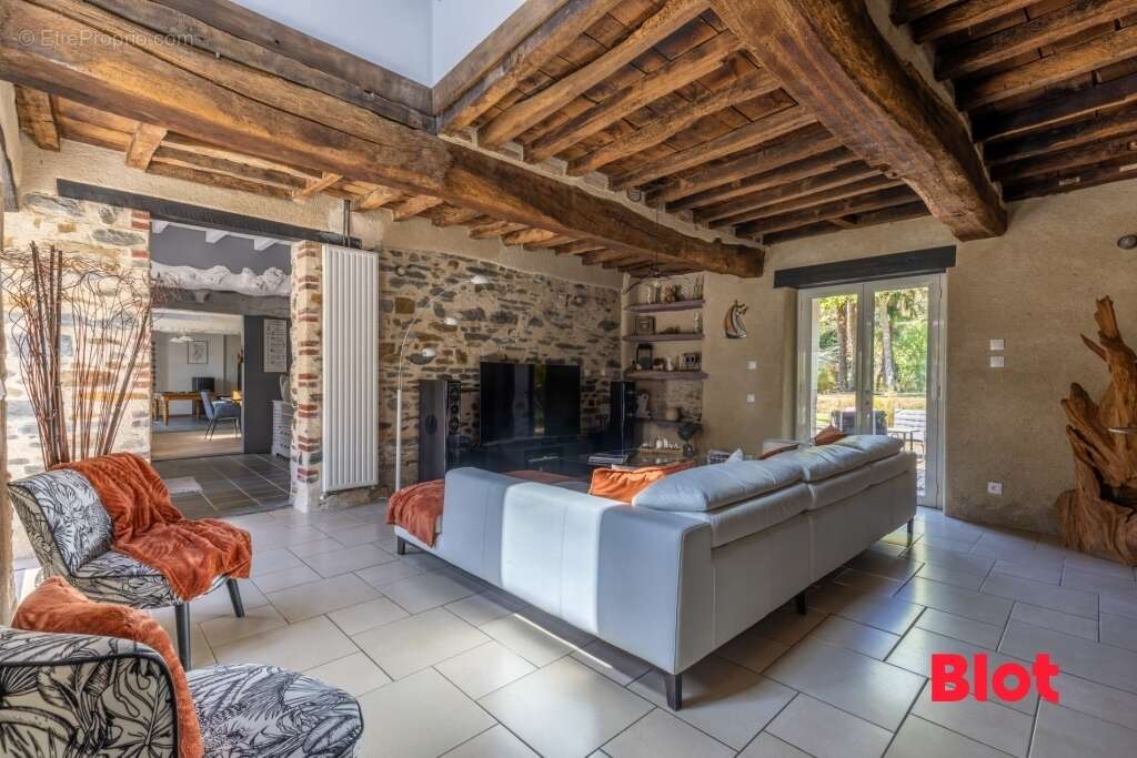 Maison à VERN-SUR-SEICHE