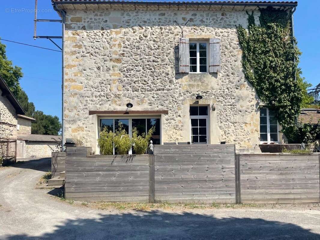 Maison à SAINT-MEDARD-D'EYRANS