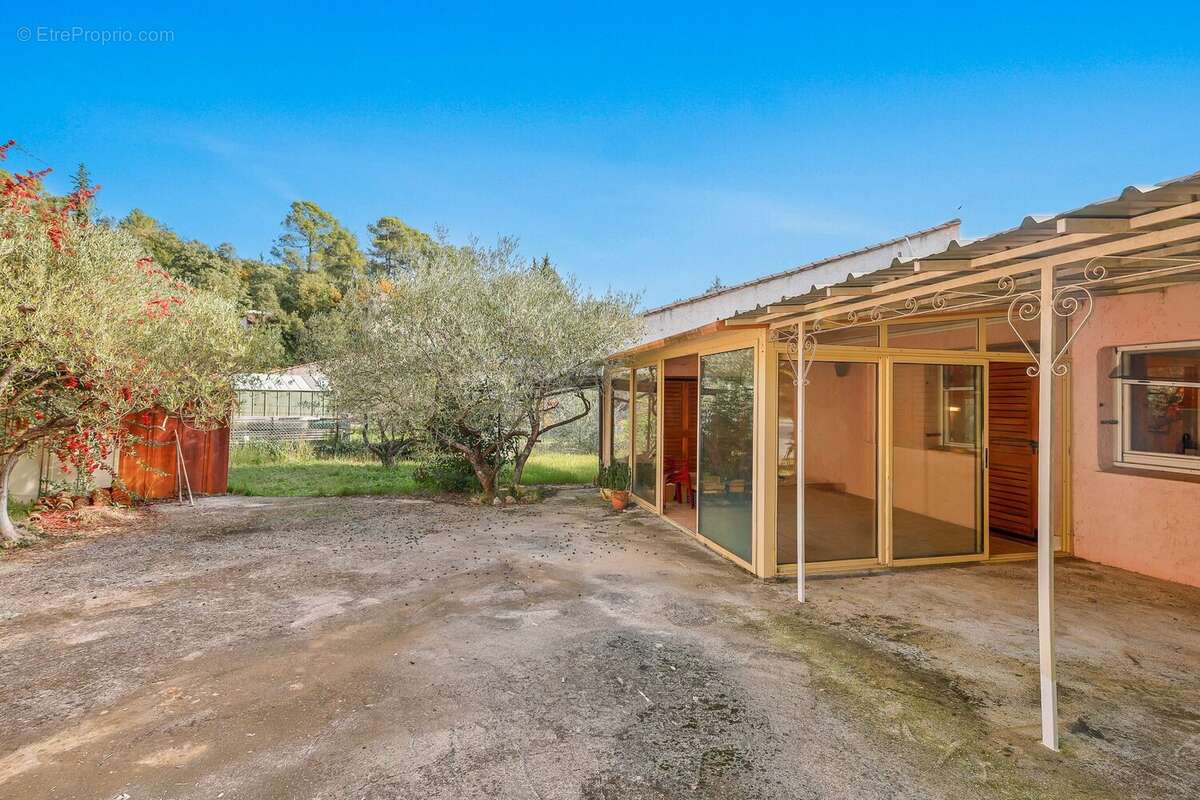 Maison à MEOUNES-LES-MONTRIEUX