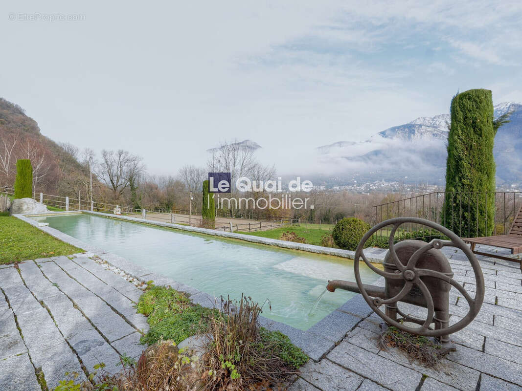 Maison à VEUREY-VOROIZE