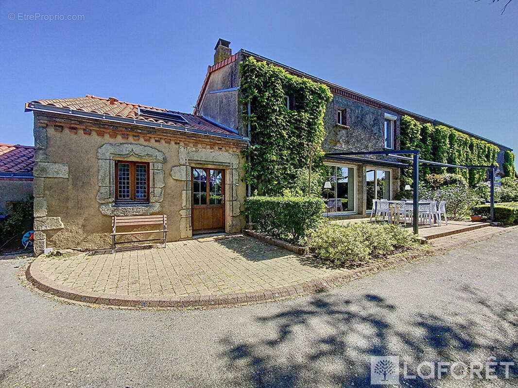 Maison à SAINT-LEGER-SOUS-CHOLET