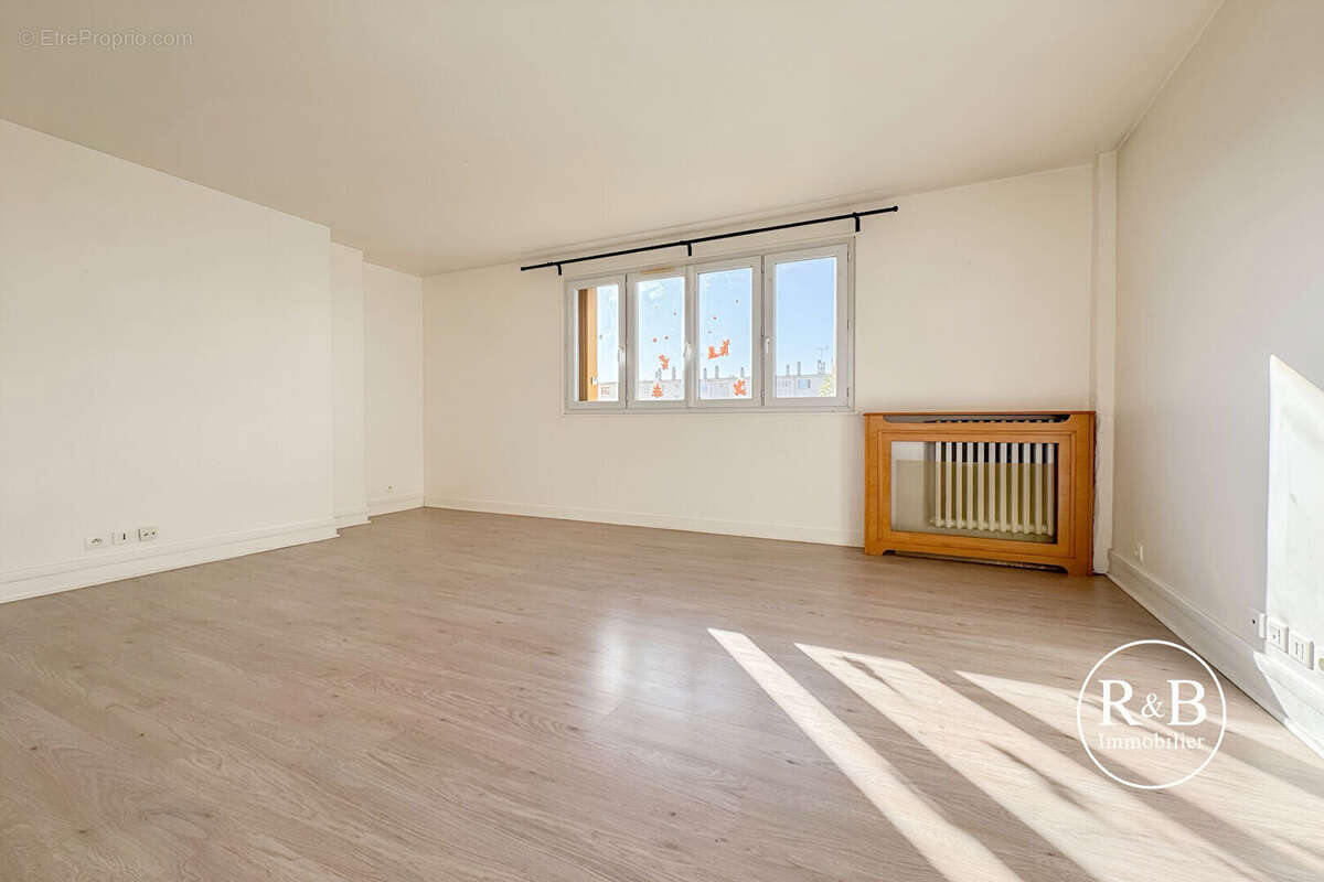 Appartement à LES CLAYES-SOUS-BOIS