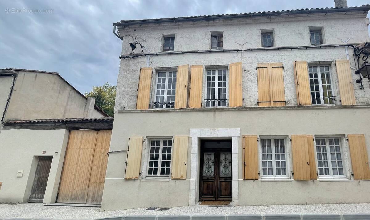 Maison à VOULGEZAC
