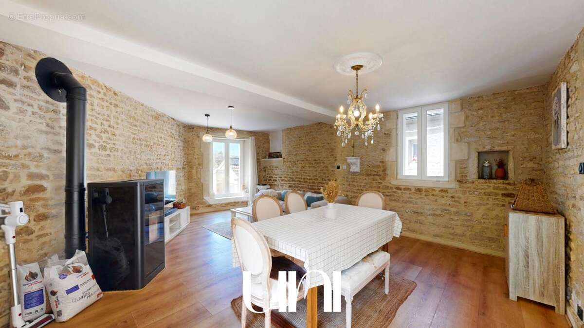 Maison à FONTAINE-HENRY