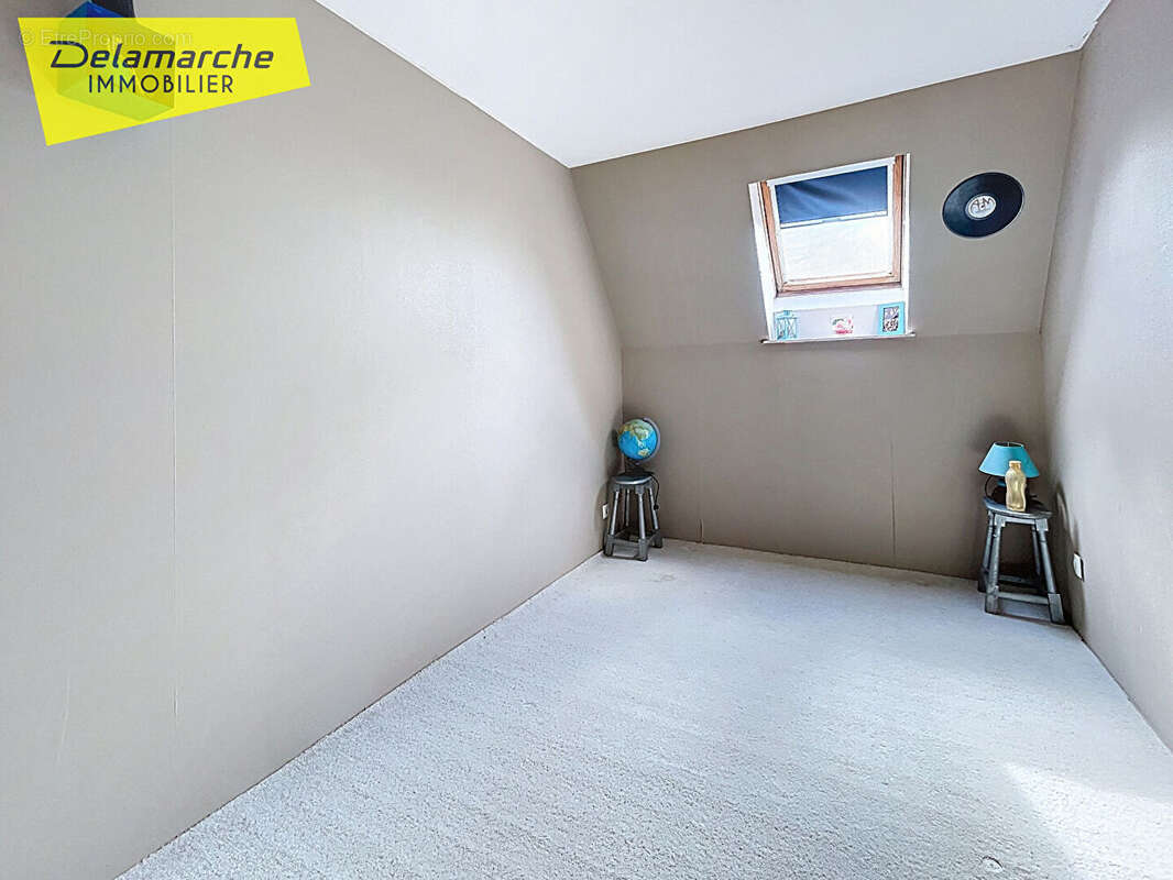 Maison à LE MESNIL-VILLEMAN