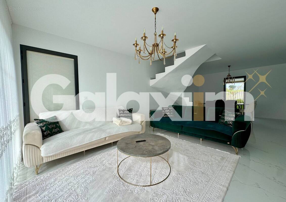 Maison à VERN-SUR-SEICHE