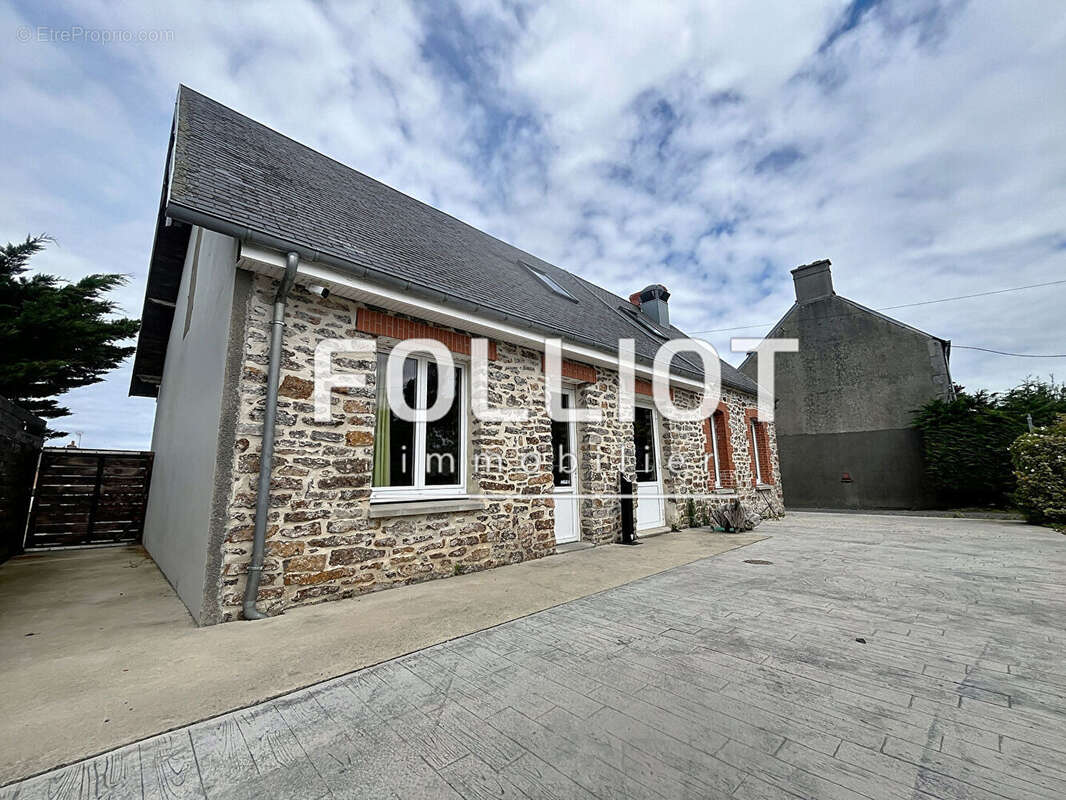 Maison à BRICQUEVILLE-SUR-MER