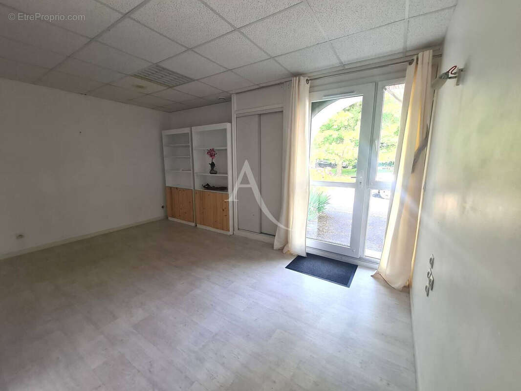 Local commercial Ozoir La Ferriere - photo 3