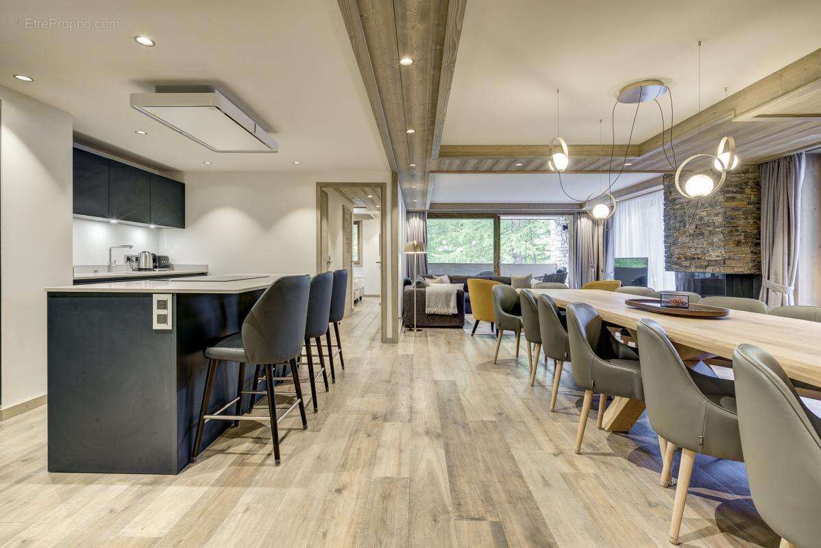 Ski-in/Ski-out à Val d’Isère : appartement moderne de 178 m² avec jacuzzi et terrasses ensoleillée - photo 2