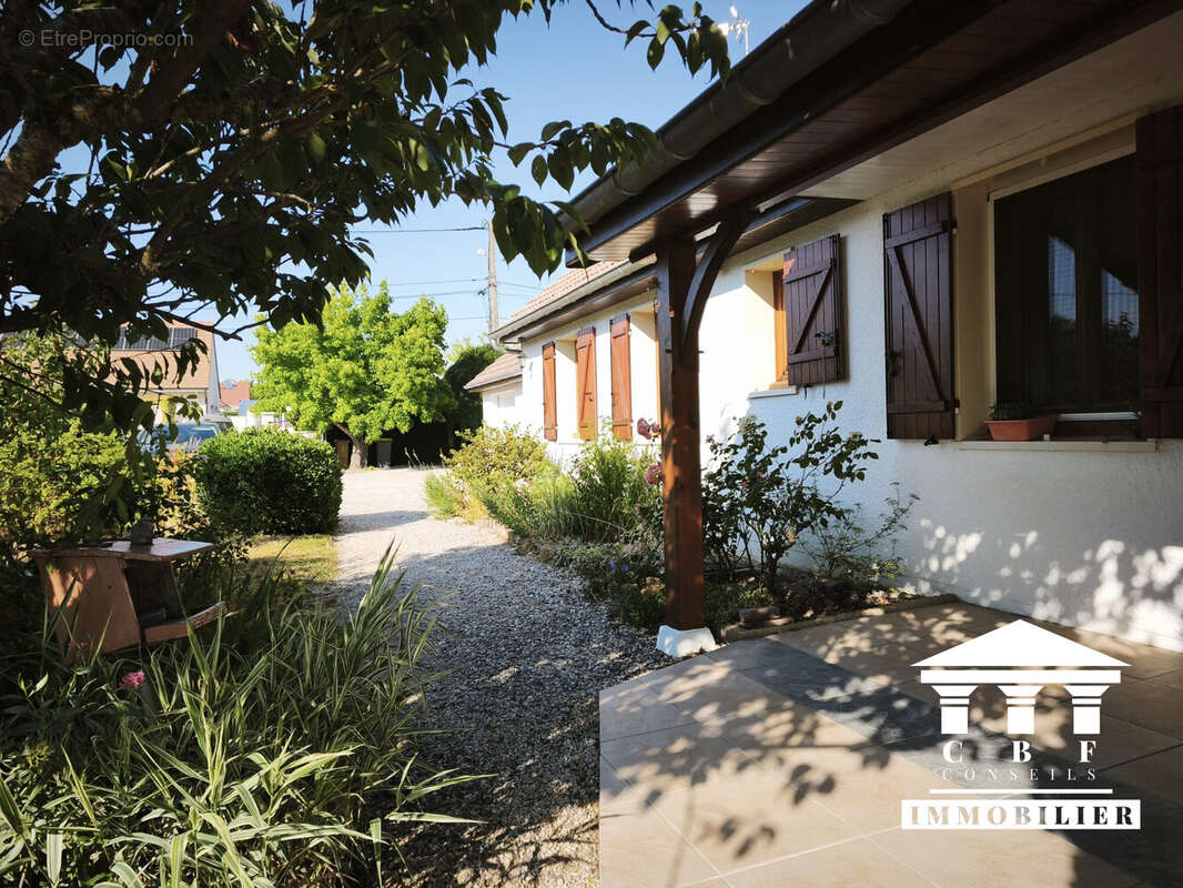 Maison 131 m² à L'abergement-Sainte-Colombe  - photo 2