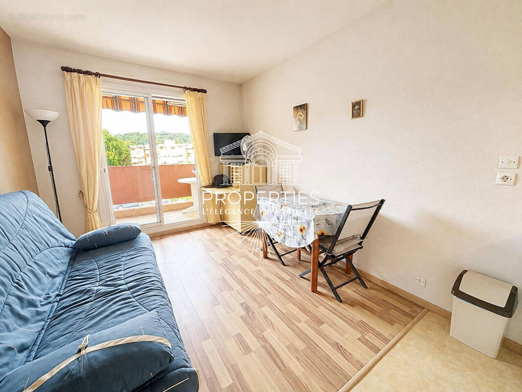 Photo Appartement à Bormes-Les-Mimosas au prix de 155 000€
