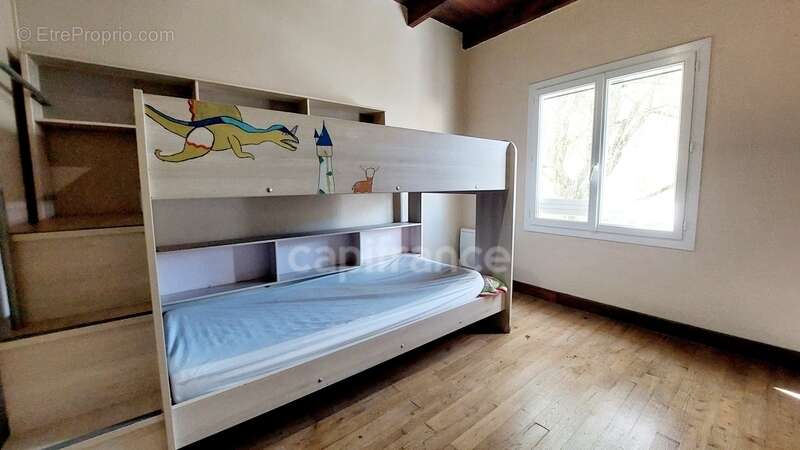 Maison au centre du village Prats du Périgord, 92m2, 4 pièces, 3 chambres, jardin, puits, grange avec fort potentiel - photo 6
