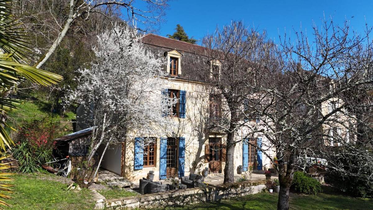Maison à BEYNAC-ET-CAZENAC