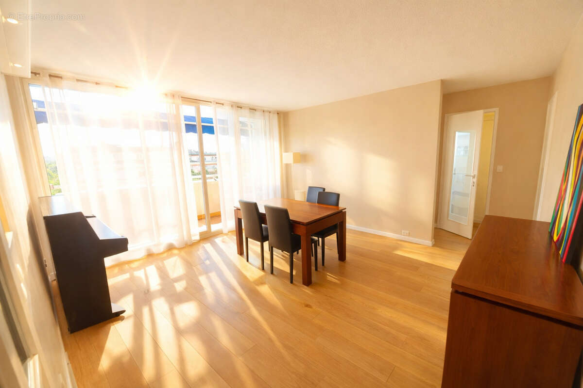 Exclusivité   grand appartement familial avec vue dégagée et fort potentiel a meudon la foret - photo 2