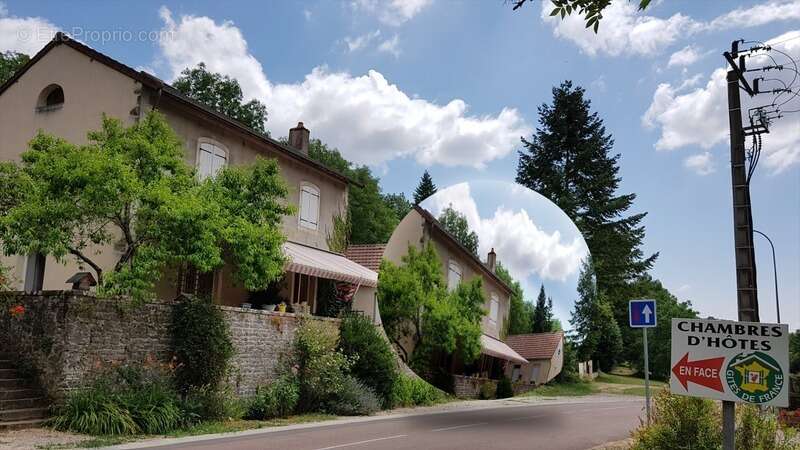 Ensemble de maisons avec 3000 m2 de terrain à Sernin du Plain - photo 9