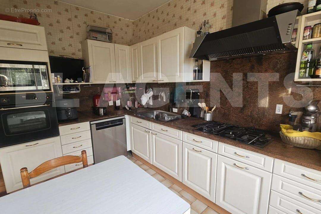 IMG-20251205-WA0039 - Maison à MARSEILLE-4E